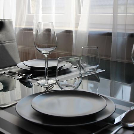 M&M Centrum Apartments พอซนาน ภายนอก รูปภาพ